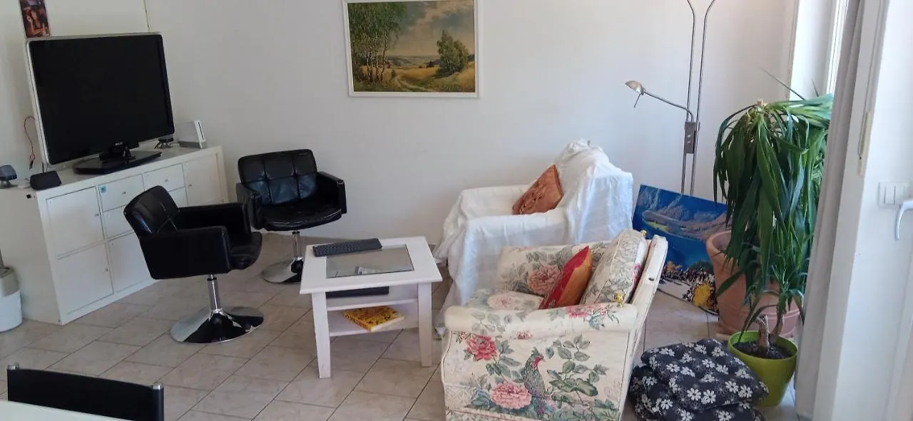 Grosses Zimmer Bad Kueche Wohnzimmer Terasse Garten Zentral Ruhig Landsberg am Lech Homestay