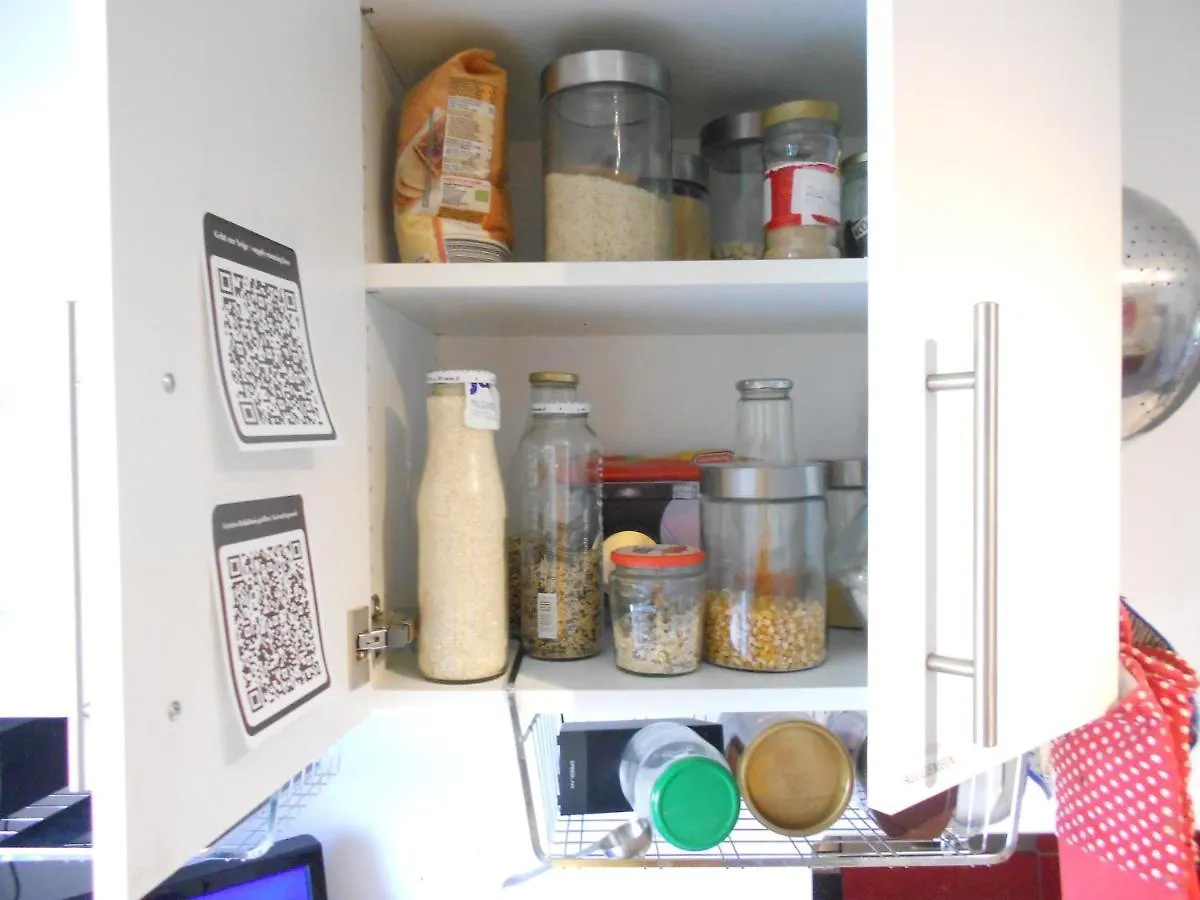 Homestay Grosses Zimmer Bad Kueche Wohnzimmer Terasse Garten Zentral Ruhig Landsberg am Lech Germany