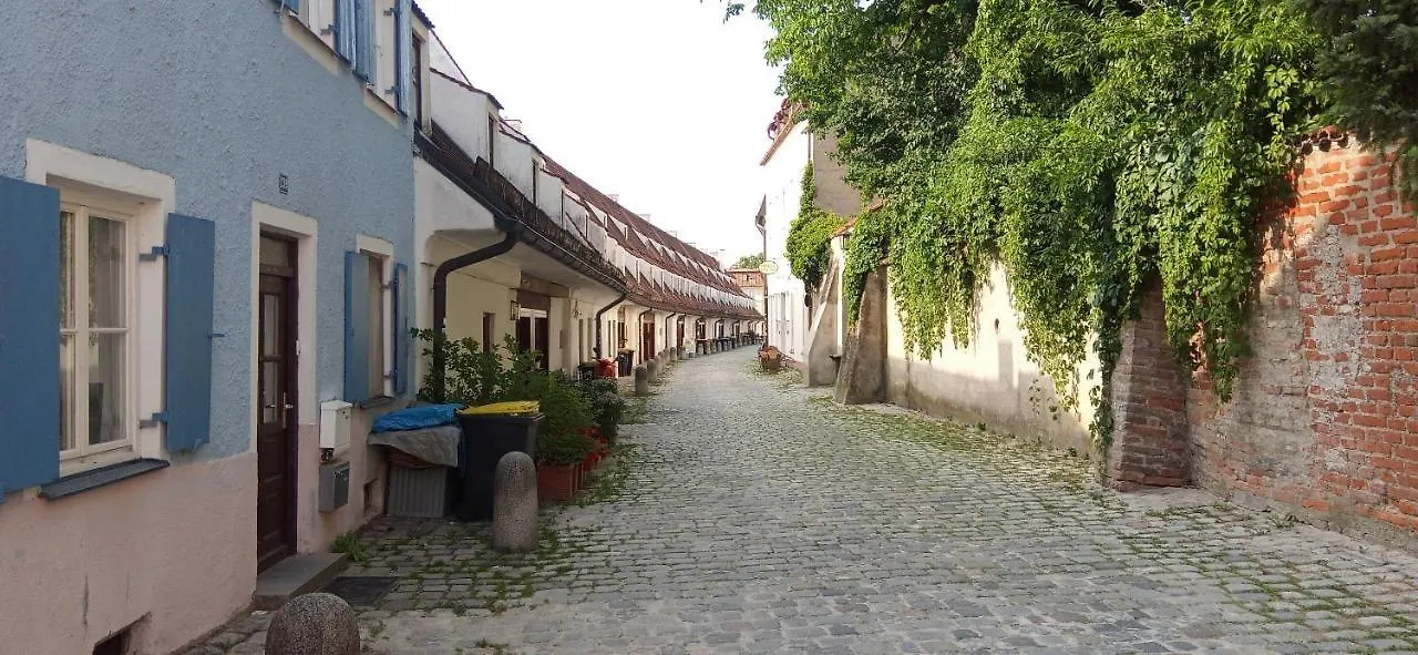 Quarto em Acomodações Particulares Grosses Zimmer Bad Kueche Wohnzimmer Terasse Garten Zentral Ruhig Landsberg am Lech Alemanha