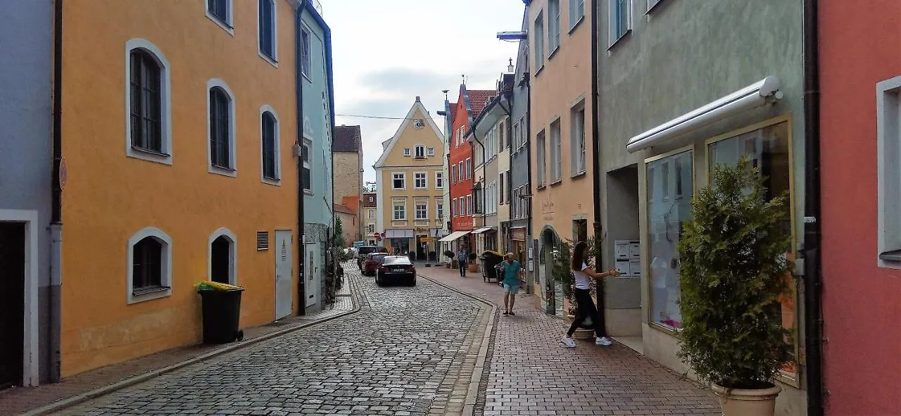 Homestay Grosses Zimmer Bad Kueche Wohnzimmer Terasse Garten Zentral Ruhig Landsberg am Lech Germany