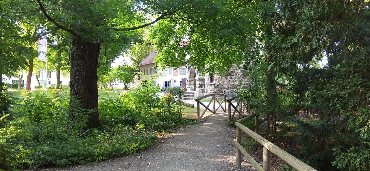 Grosses Zimmer Bad Kueche Wohnzimmer Terasse Garten Zentral Ruhig Landsberg am Lech Germany