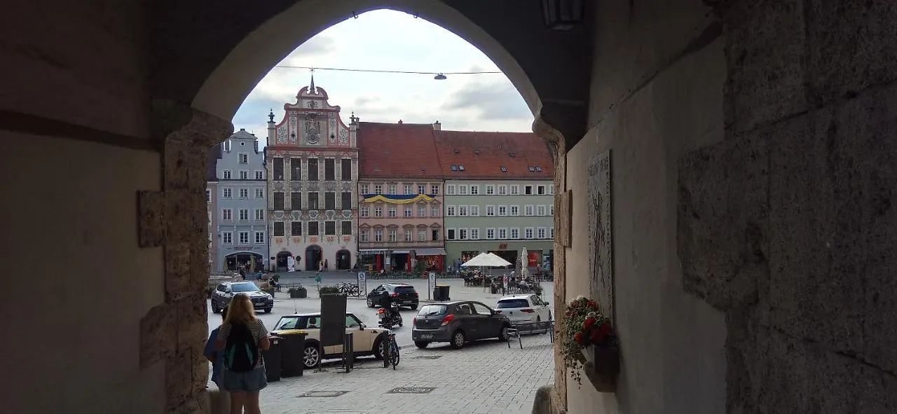 Homestay Grosses Zimmer Bad Kueche Wohnzimmer Terasse Garten Zentral Ruhig Landsberg am Lech Germany