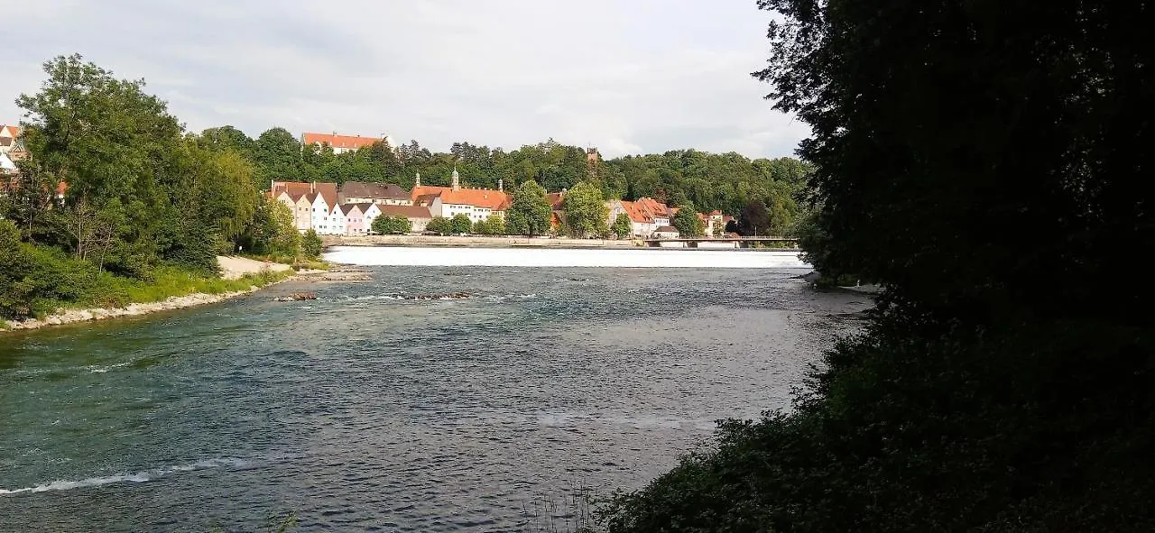 Homestay Grosses Zimmer Bad Kueche Wohnzimmer Terasse Garten Zentral Ruhig Landsberg am Lech